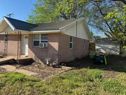 Exterior - 200 W Barger St, Wayne, OK 73095 photo 5 of 5