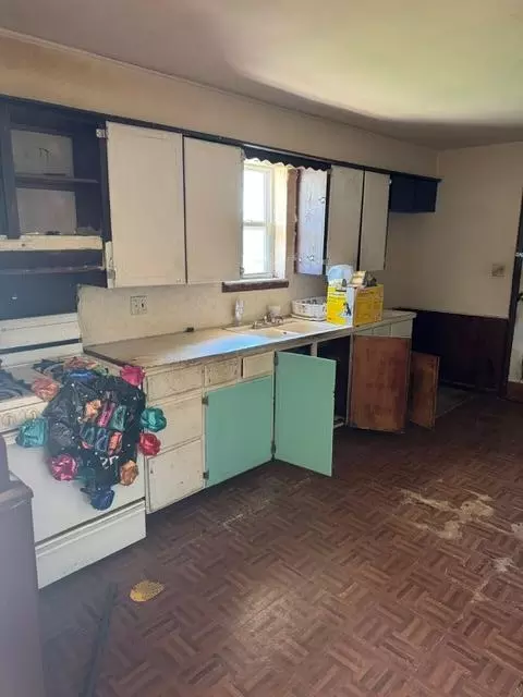 Kitchen - 200 W Barger St, Wayne, OK 73095 photo 1 of 1