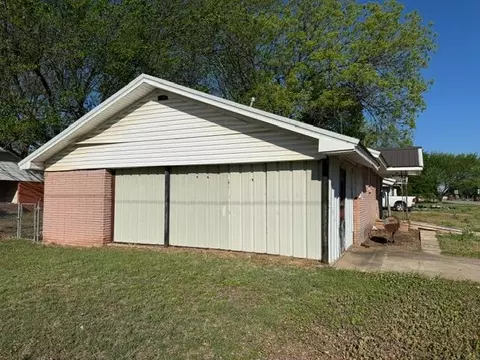 Exterior - 200 W Barger St, Wayne, OK 73095 photo 3 of 5