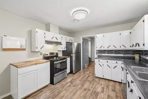 Kitchen - 540 E Gracemont St, Gracemont, OK 73042 photo 1 of 3