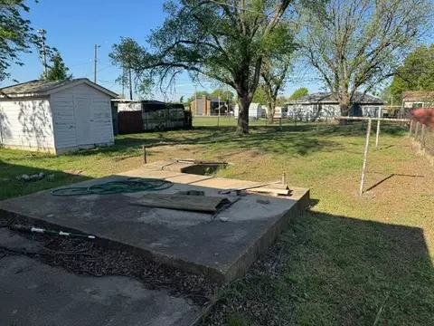 Exterior - 407 S Fox St, Wayne, OK 73095 photo 4 of 6
