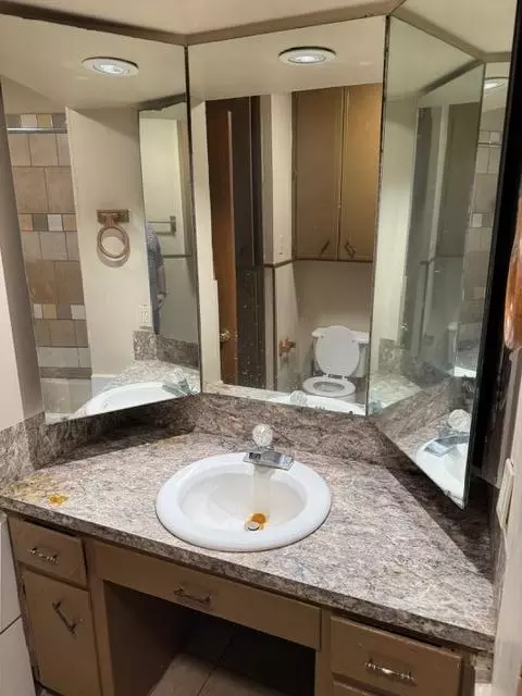 Bath - 407 S Fox St, Wayne, OK 73095 photo 2 of 2