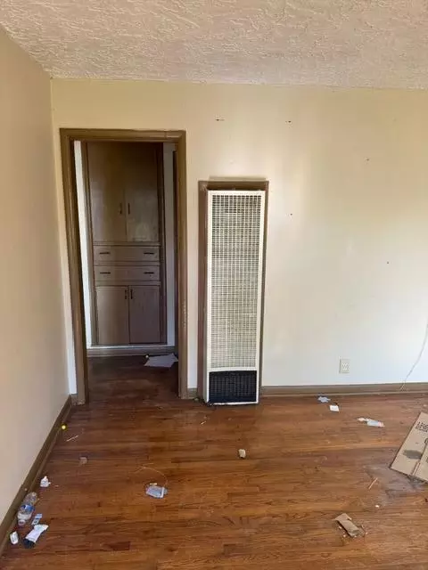 Living - 407 S Fox St, Wayne, OK 73095 photo 3 of 4