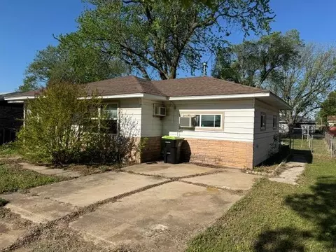 Exterior - 407 S Fox St, Wayne, OK 73095 photo 2 of 6