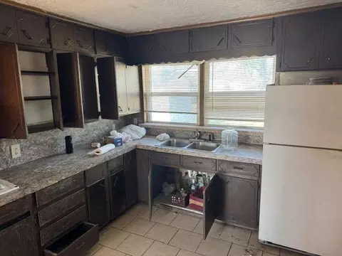 Kitchen - 407 S Fox St, Wayne, OK 73095 photo 1 of 1