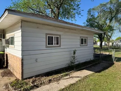 Exterior - 407 S Fox St, Wayne, OK 73095 photo 3 of 6