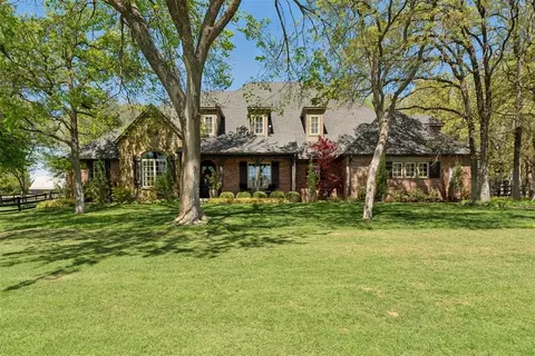 2216 Crestwood Dr, Jones, OK 73049