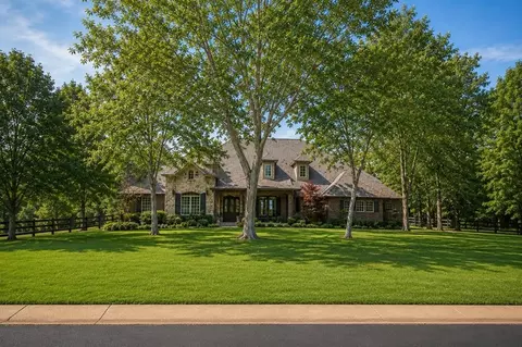 2216 Crestwood Dr, Jones, OK 73049