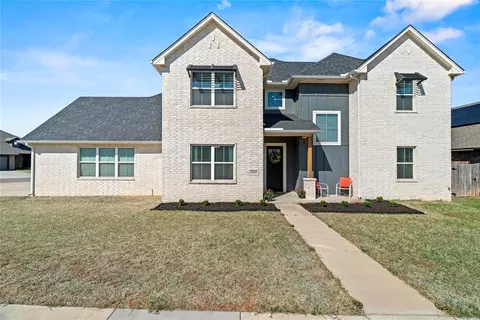 9909 Glover River Dr, Yukon, OK 73099