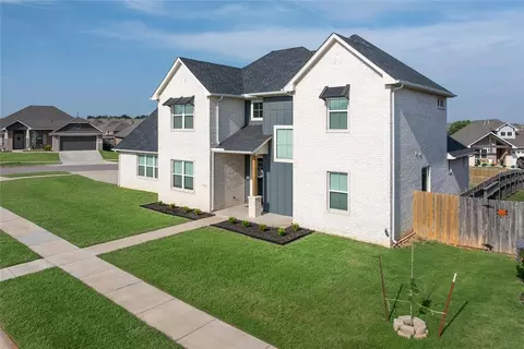 9909 Glover River Dr, Yukon, OK 73099
