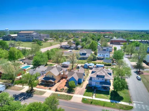 View/Area - 807 E Noble Ave, Guthrie, OK 73044 photo 2 of 7