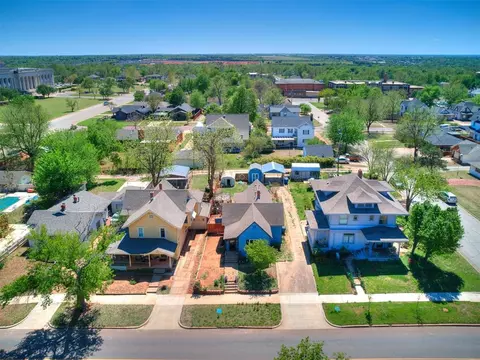 View/Area - 807 E Noble Ave, Guthrie, OK 73044 photo 1 of 7