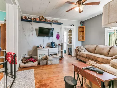 Living - 807 E Noble Ave, Guthrie, OK 73044 photo 2 of 2
