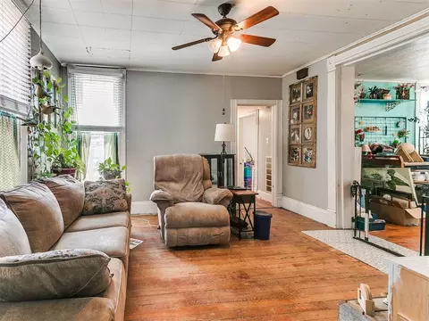 Living - 807 E Noble Ave, Guthrie, OK 73044 photo 1 of 2