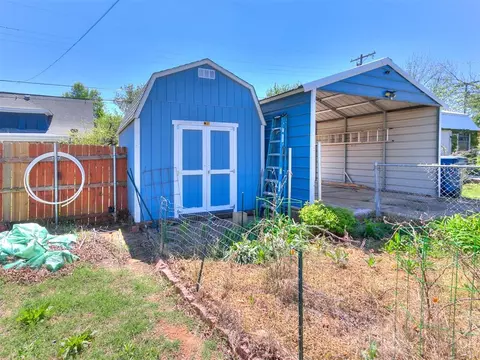 Exterior - 807 E Noble Ave, Guthrie, OK 73044 photo 4 of 8