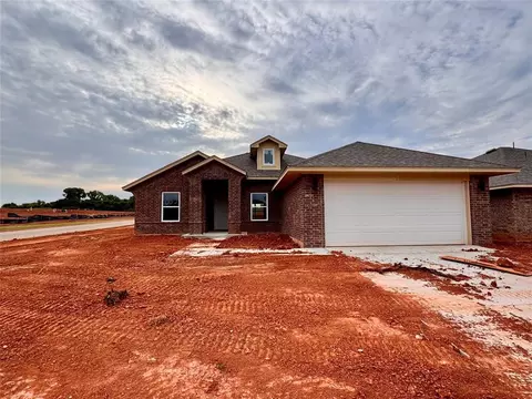 1800 Pin Cherry Ln, Moore, OK 73160