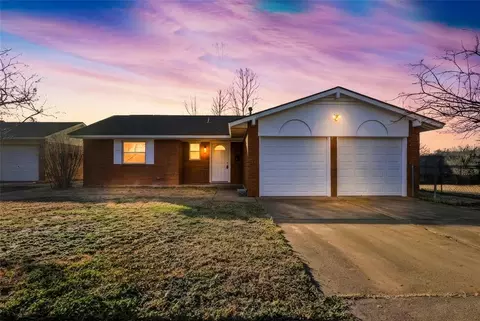 4605 NE Meadowvale Dr, Midwest City, OK 73110