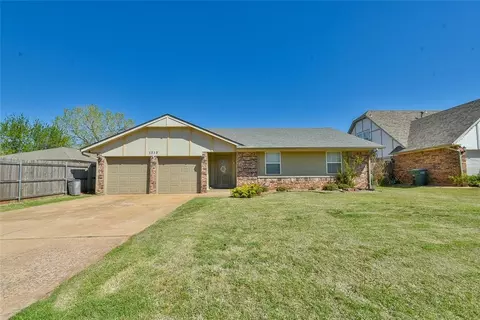 1513 Vulcan Cir, Edmond, OK 73003