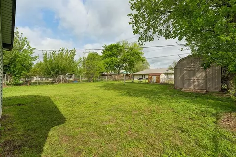 Exterior - 1110 E 6th St, Cushing, OK 74023 photo 8 of 9