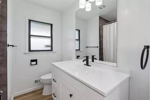 Bath - 1110 E 6th St, Cushing, OK 74023 photo 4 of 7