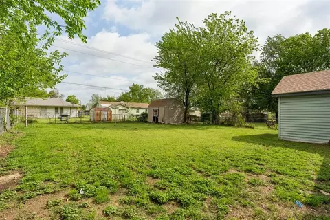 Exterior - 1110 E 6th St, Cushing, OK 74023 photo 5 of 9