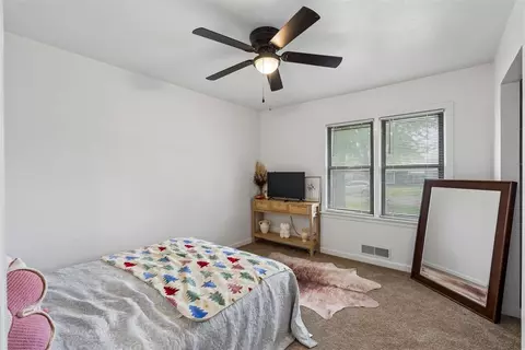 Bedroom - 1110 E 6th St, Cushing, OK 74023 photo 3 of 7