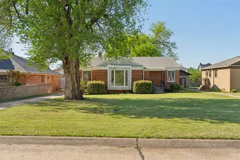 1102 Fenwick Pl, Nichols Hills, OK 73116