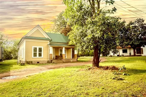 411 NE Avenue B Ave, Idabel, OK 74745