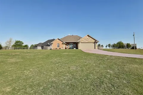 9515 Lake Dr, Piedmont, OK 73078