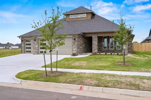 1405 SW 160th St, Moore, OK 73170 photo 2