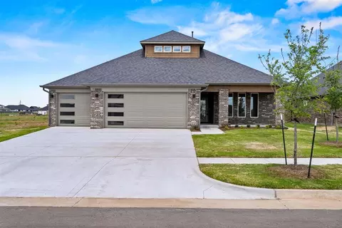 1405 SW 160th St, Moore, OK 73170