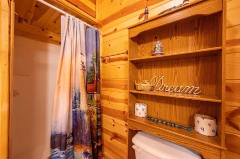 Bath - 54 Moray Rd, Broken Bow, OK 74728 photo 2 of 2