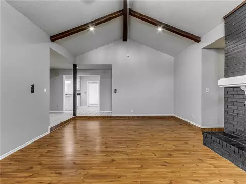 Living - 409 Alpine Dr, Norman, OK 73072 photo 4 of 6