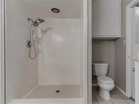 Bath - 409 Alpine Dr, Norman, OK 73072 photo 4 of 6