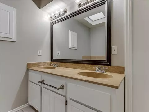 Bath - 409 Alpine Dr, Norman, OK 73072 photo 2 of 6