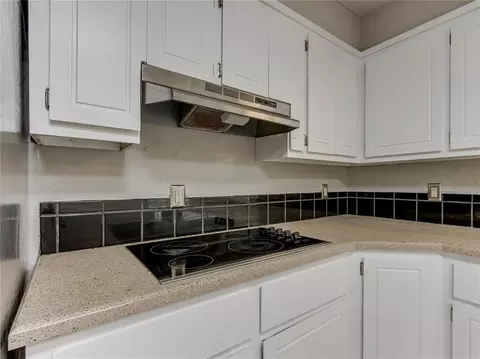 Kitchen - 409 Alpine Dr, Norman, OK 73072 photo 4 of 6