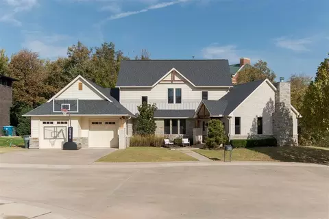 725 E Clegern Place Ct, Edmond, OK 73034