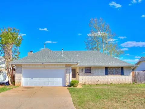 118 Brookside Dr, Moore, OK 73160