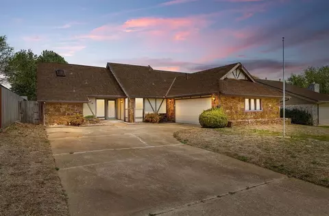 329 E Parkland Dr, Yukon, OK 73099