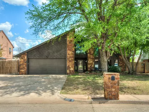 2012 Yellowstone Dr, Yukon, OK 73099