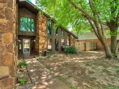 2012 Yellowstone Dr, Yukon, OK 73099