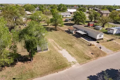 View/Area - 716 W 2nd St, Watonga, OK 73772 photo 3 of 5