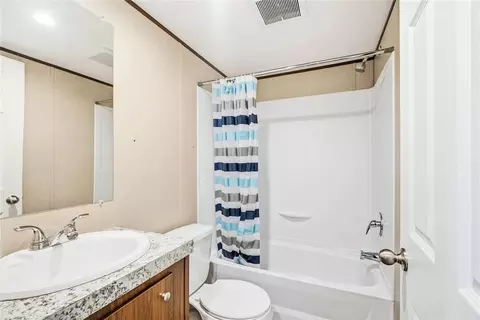 Bath - 716 W 2nd St, Watonga, OK 73772 photo 2 of 2