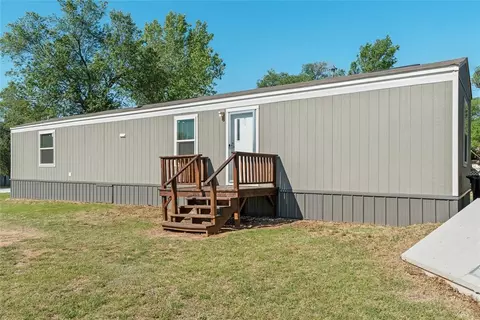 Exterior - 716 W 2nd St, Watonga, OK 73772 photo 3 of 4