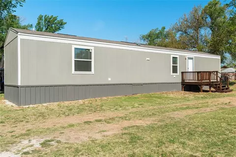 Exterior - 716 W 2nd St, Watonga, OK 73772 photo 2 of 4