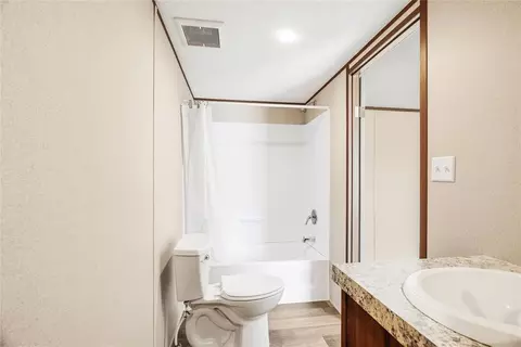 Bath - 716 W 2nd St, Watonga, OK 73772 photo 1 of 2