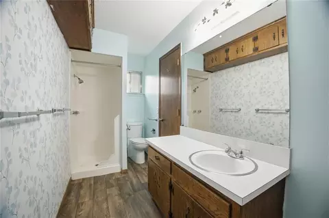 Bath - 415643 E 1093 Rd, Checotah, OK 74426 photo 1 of 2