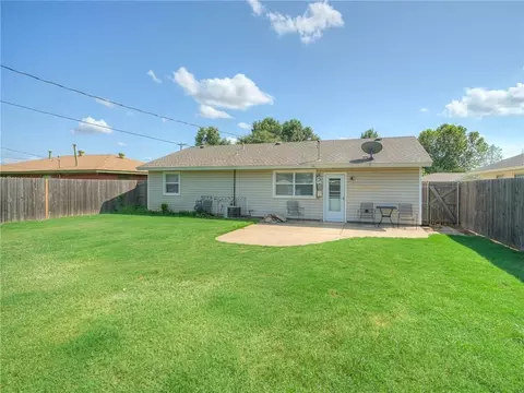 Exterior - 819 E Mosier St, Norman, OK 73071 photo 3 of 5