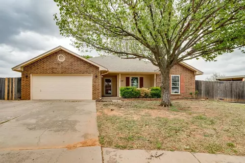 2137 NE 13th St, Moore, OK 73160