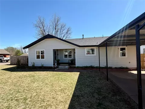 1500 Oak Ave, Clinton, OK 73601